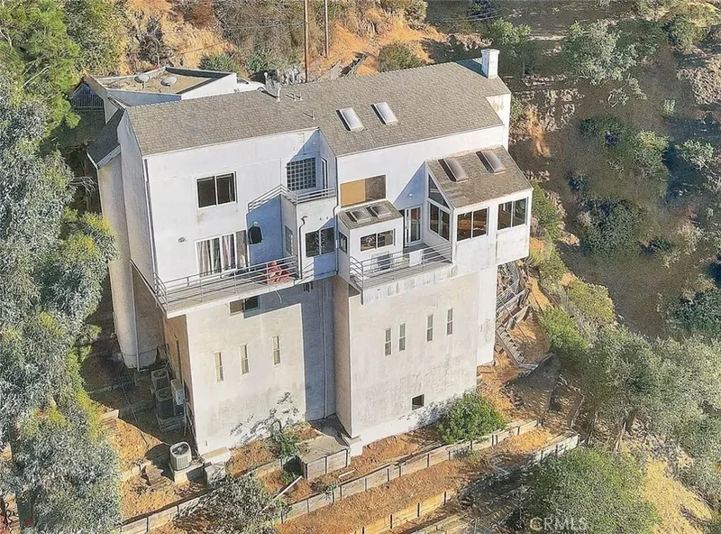 2579 Leicester Drive, Los Angeles, California, United States. - Photo 21