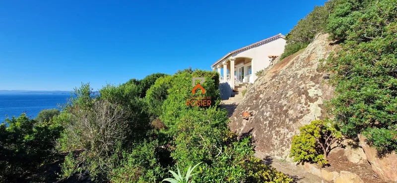 House on the Isle of Levant with panoramic sea view