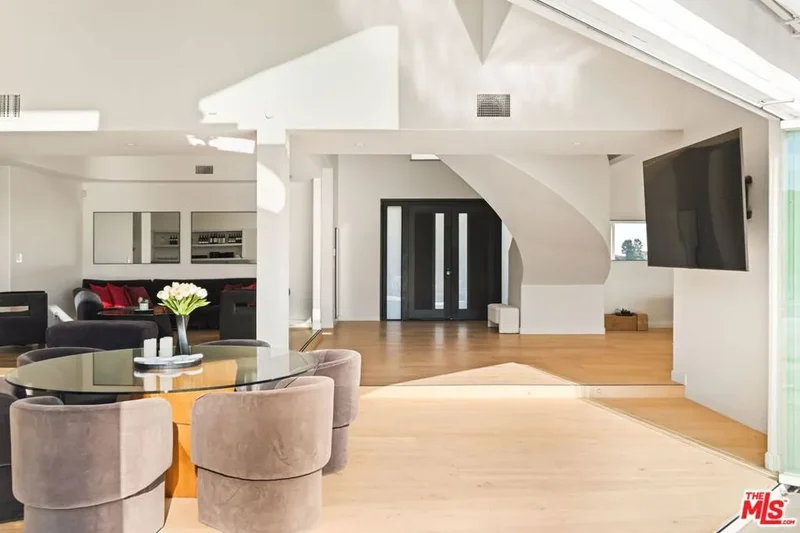 7868 Electra Drive, Los Angeles, California, United States. - Photo 18