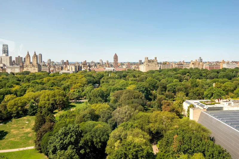 FIFTH AVENUE, New York, New York, United States. - Photo 8