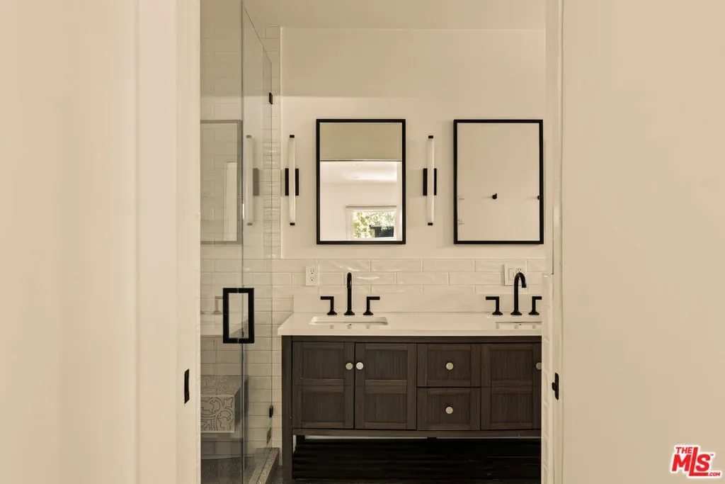 4841 Don Pio Drive, Los Angeles, California, United States. - Photo 17