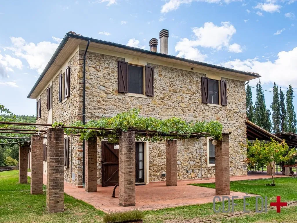 Exterior photo 6