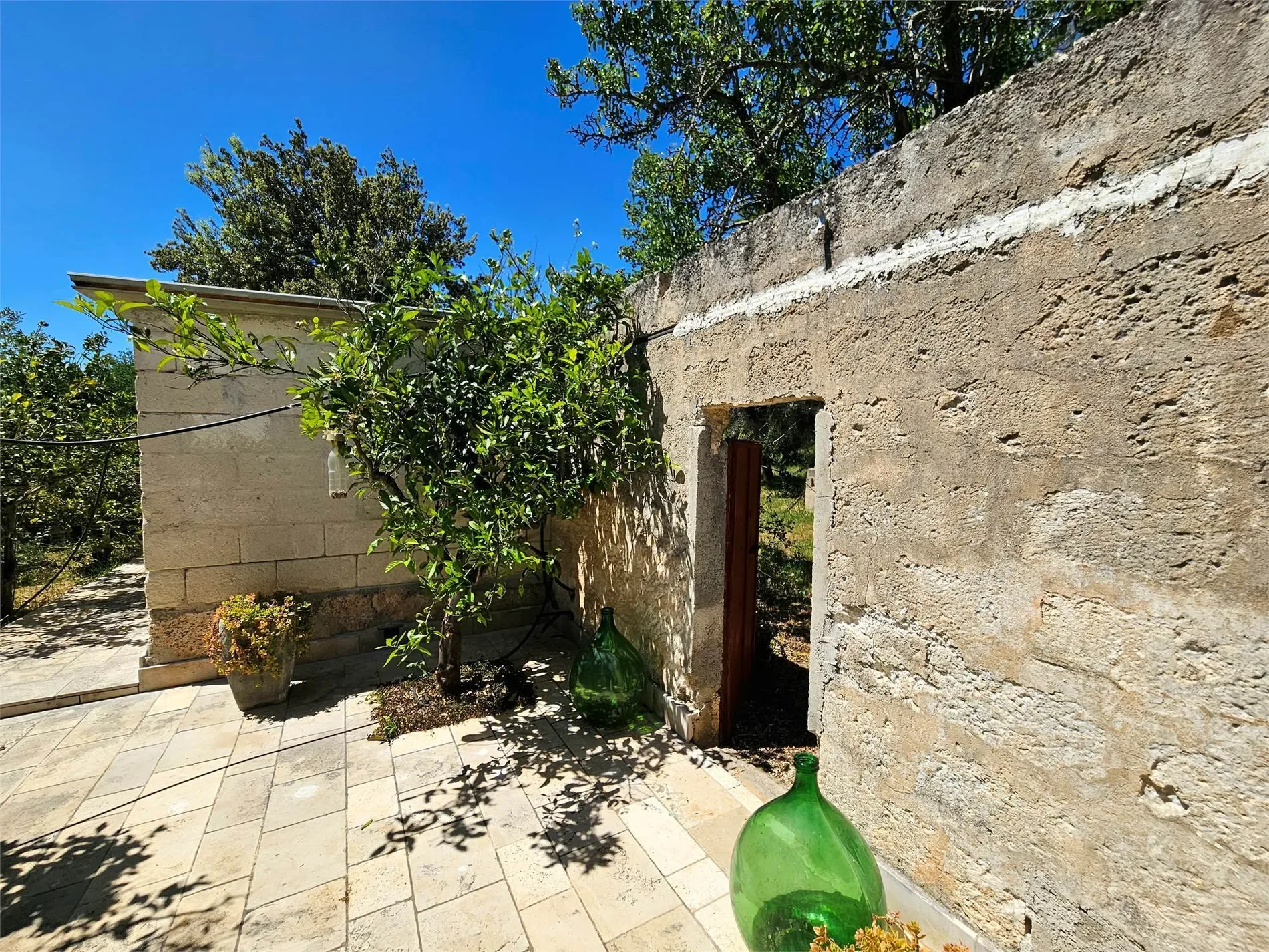 Exterior photo 4