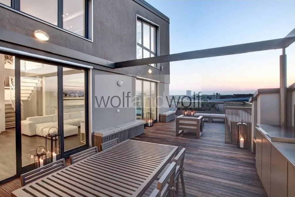 Exterior photo 6