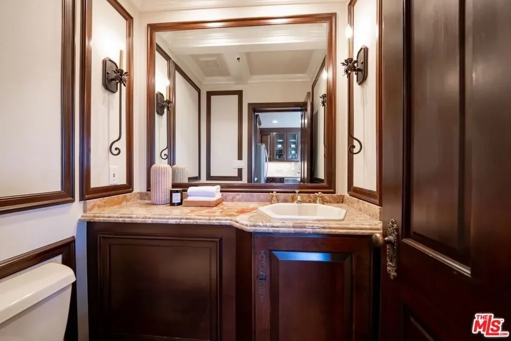 6930 Oporto Drive, Los Angeles, California, United States. - Photo 8