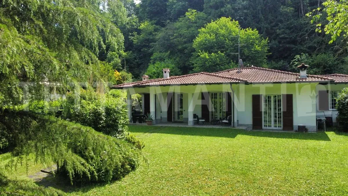 via al golf, Carimate, Lombardy, Italy. - Photo 11