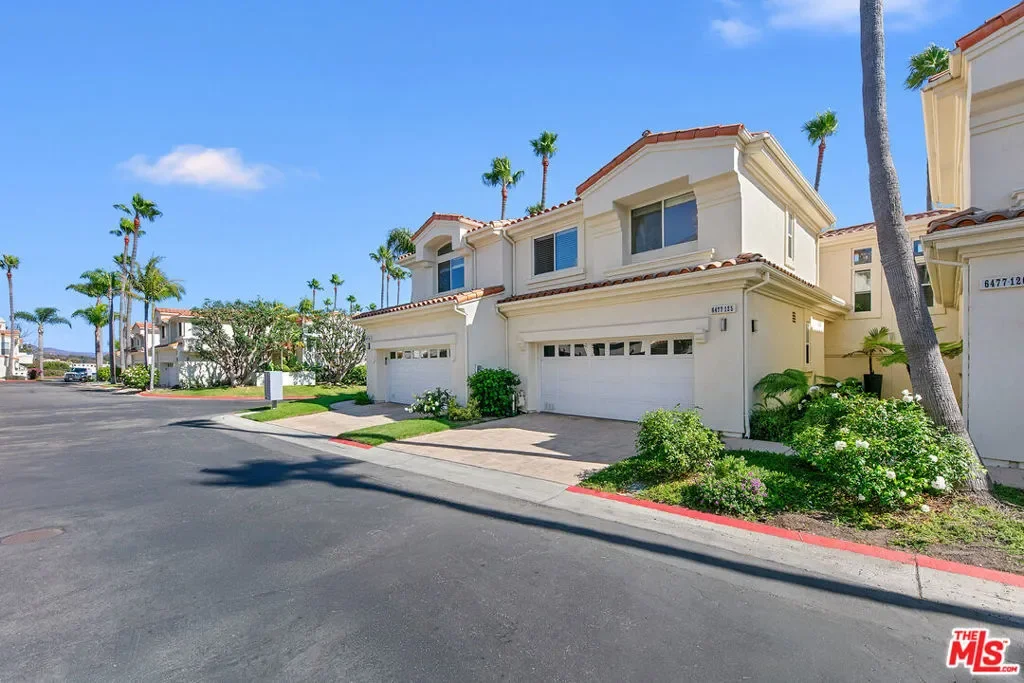 6477 Zuma View Place 125, Malibu, California, United States. - Photo 10