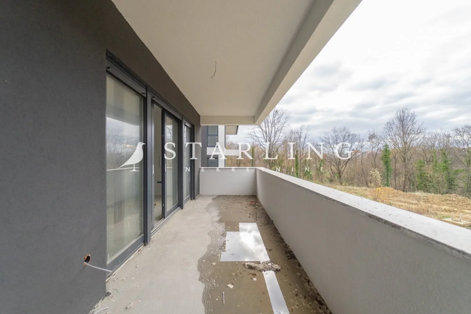 Exterior photo 2