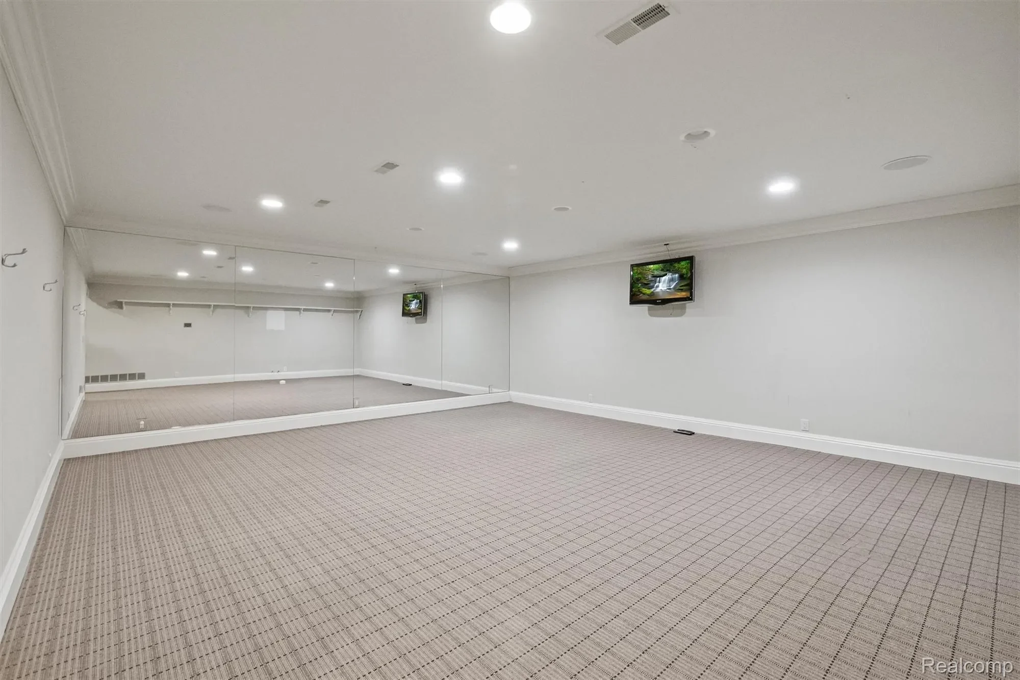 2921 Turtle Pond Court, Bloomfield Hills, MI 48302, Bloomfield Hills, Michigan, United States. - Photo 62