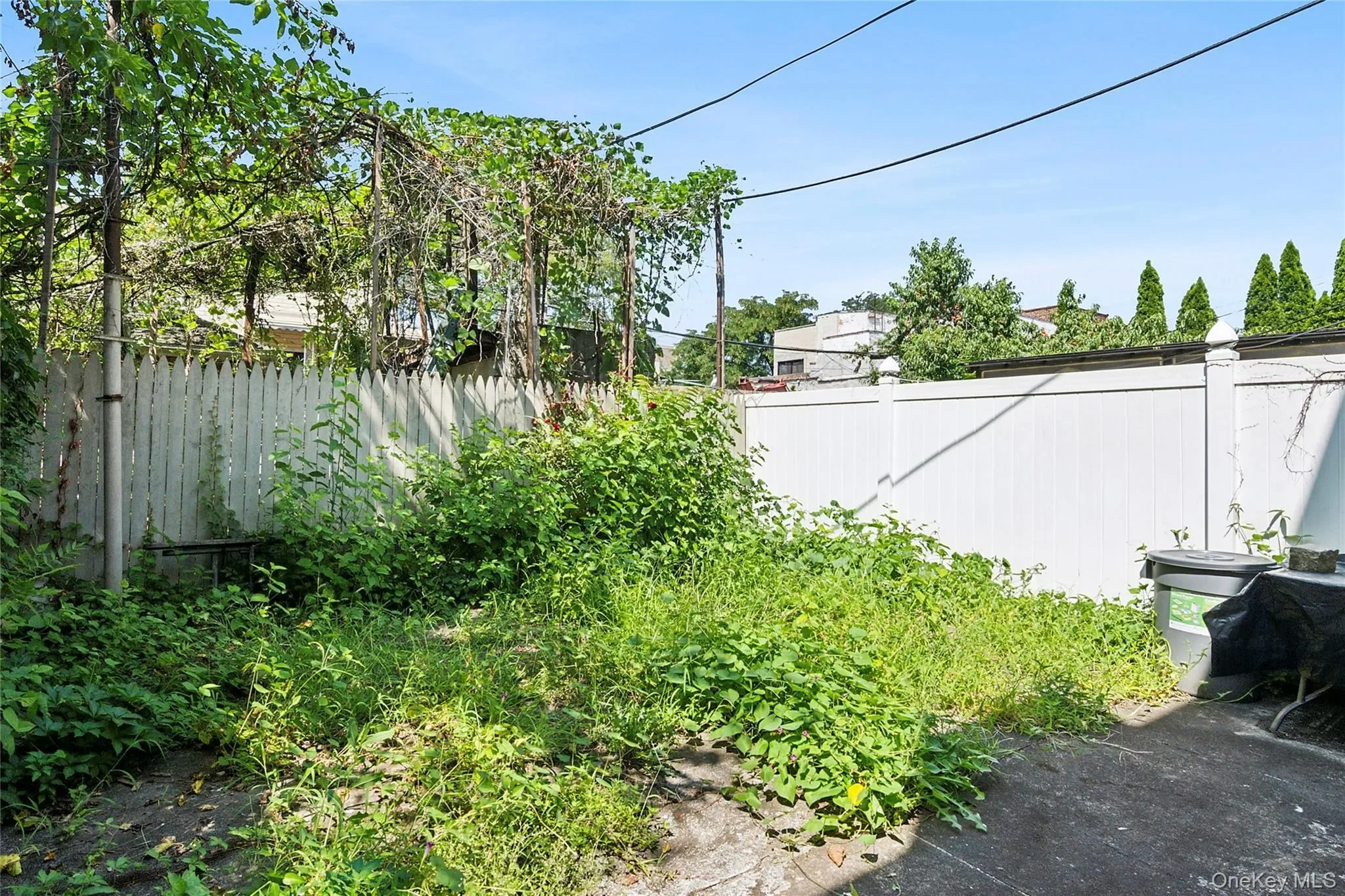 Exterior photo 4