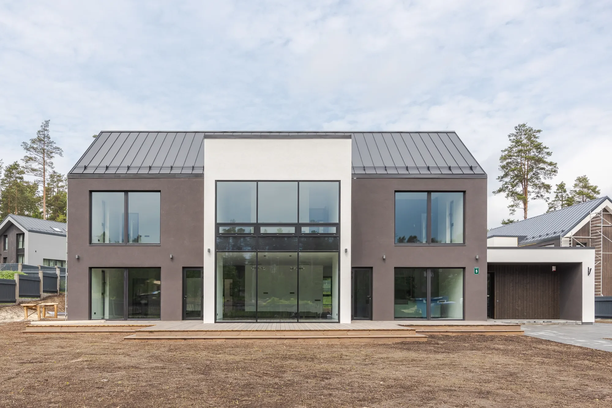 Exterior photo 3