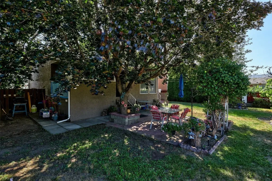 Exterior photo 8