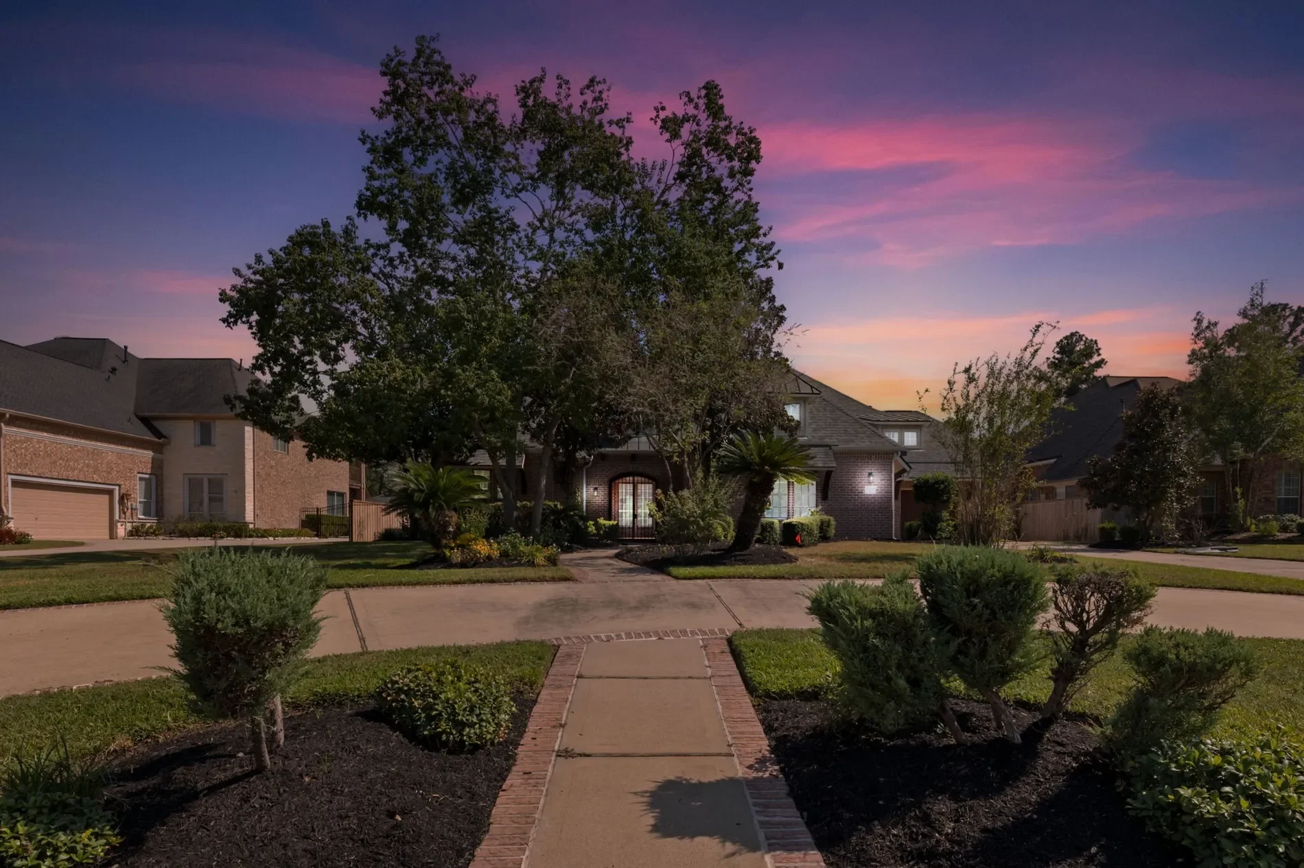 Exterior photo 2