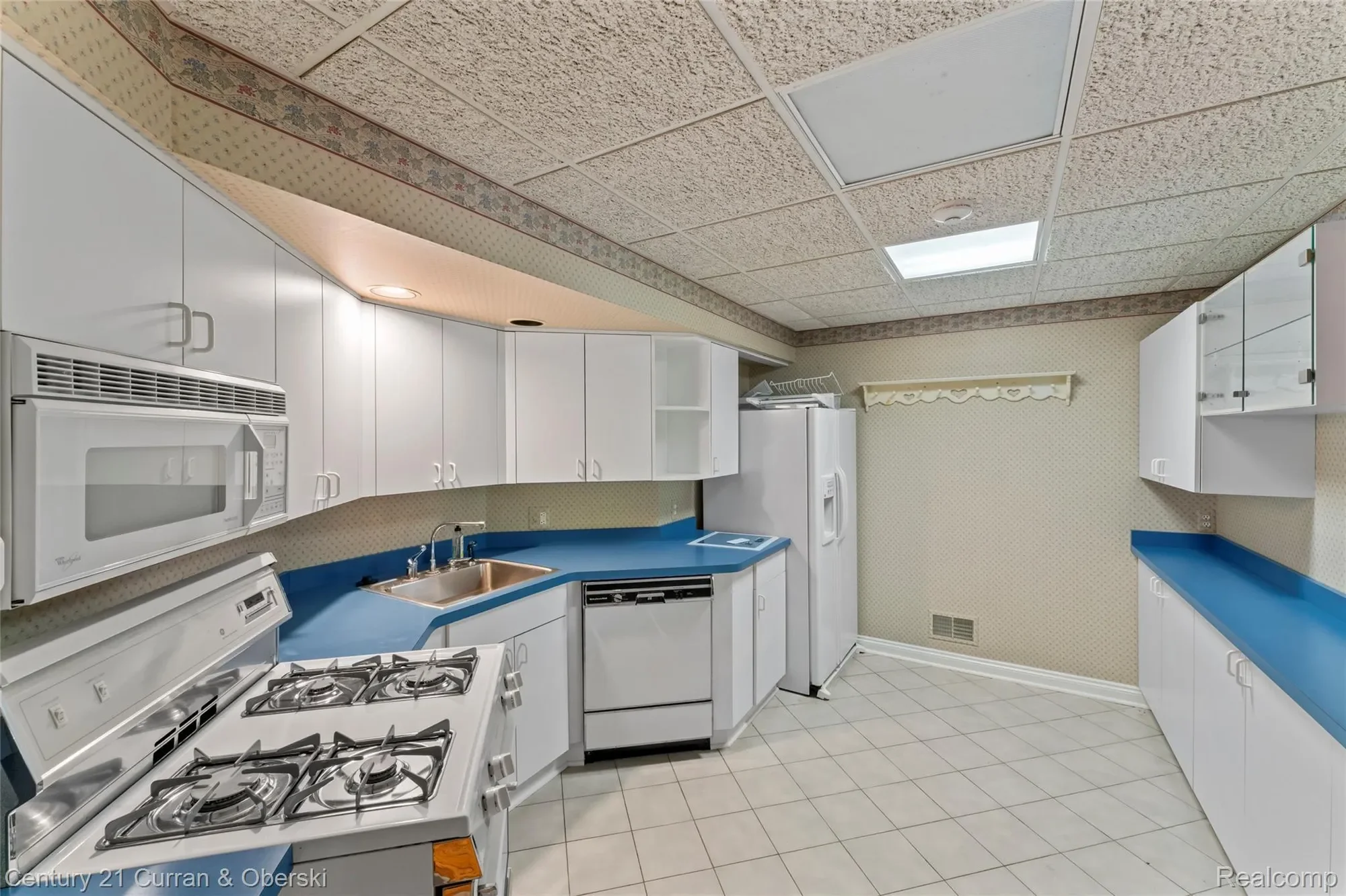 34062 Lyncroft Street, Farmington, MI 48331, Farmington Hills, Michigan, United States. - Photo 11