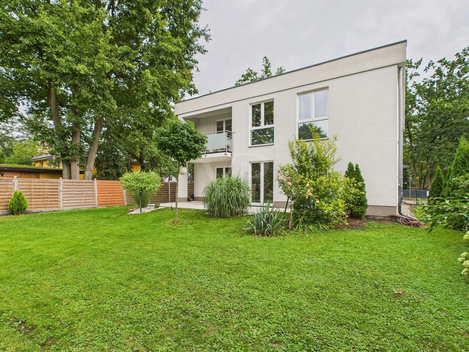 Exterior photo 3