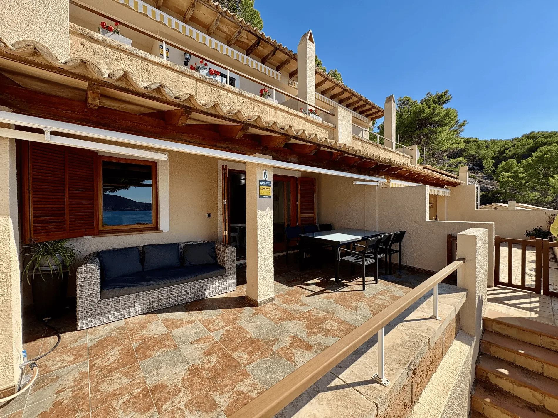 Exterior photo 2
