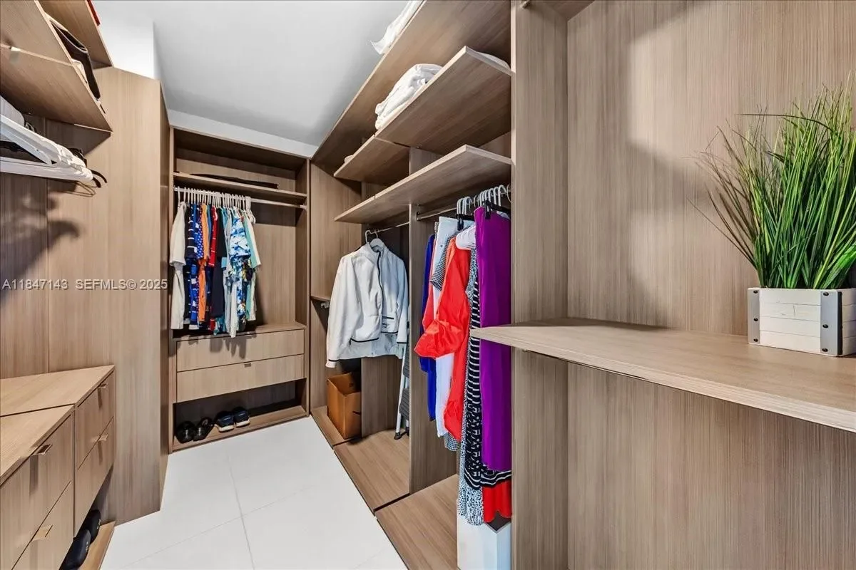 851 NE 1st Ave #3711, Miami, FL 33132, Miami, Florida, United States. - Photo 39