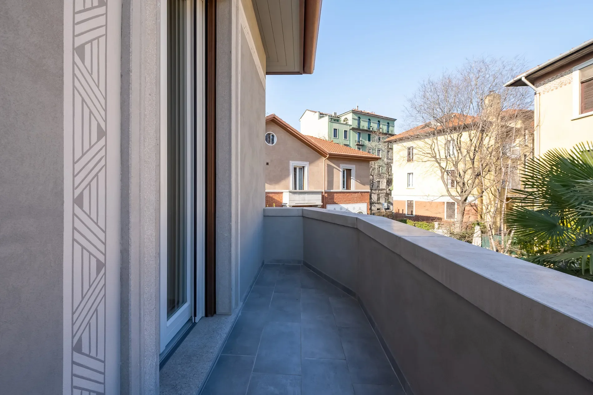 Exterior photo 3