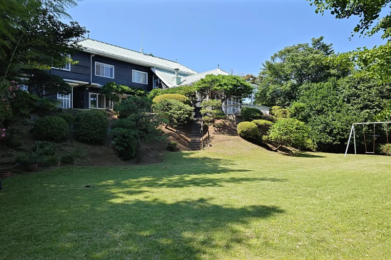 Yokohama Shi, Yokohama Naka Ku Honmoku Manzaka Land (With Old House)