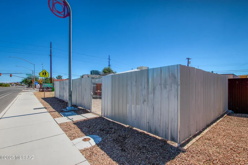 1330 E Broadway Boulevard, Tucson, Arizona, United States. - Photo 36