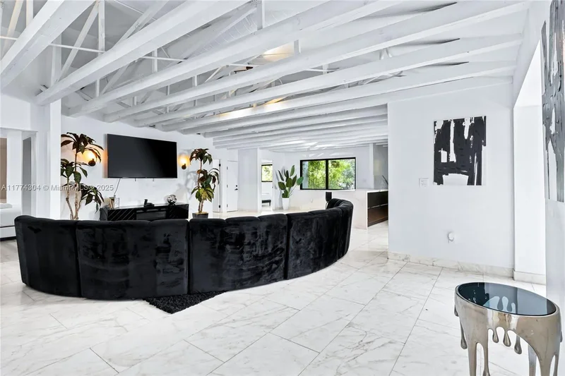 1061 NW North River Dr, Miami, Florida, United States. - Photo 12