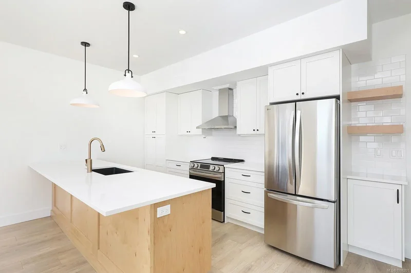 1369 Galerno Rd B, Campbell River, British Columbia, Canada. - Photo 17
