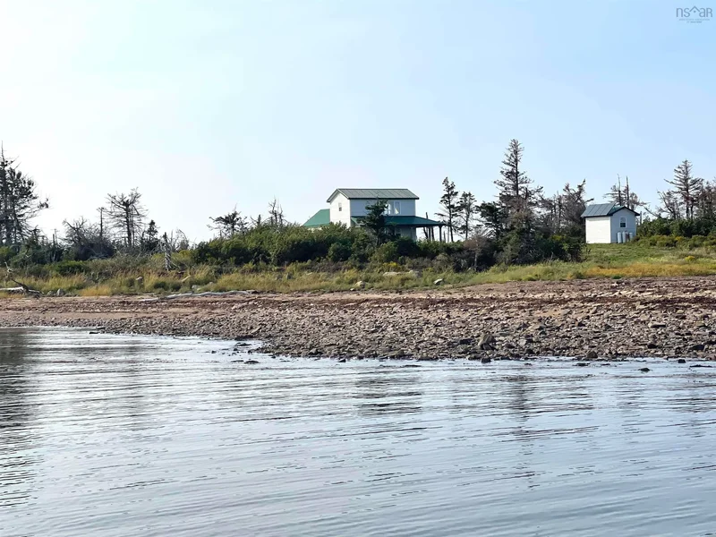 Saddle Island is a jewel set in the warm waters