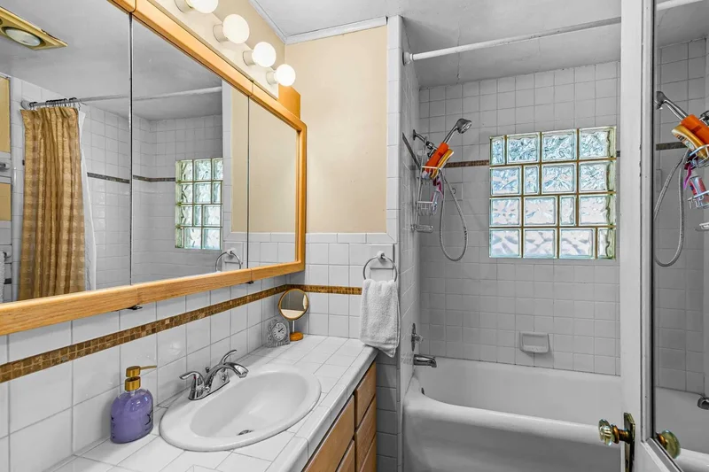 715 S Oakdale Avenue , Medford, OR 97501, Medford, Oregon, United States. - Photo 19