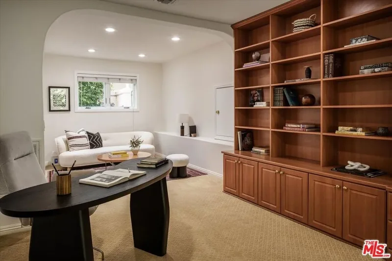 4189 Holly Knoll Drive, Los Angeles, California, United States. - Photo 35