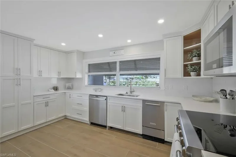 5596 Avenida Pescadora, Fort Myers Beach, Florida, United States. - Photo 21