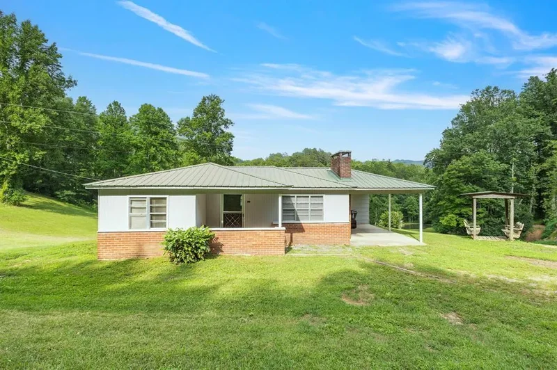1615 East Vineyard Road, Hayesville, NC 28904, Hayesville, North Carolina, United States. - Photo 50
