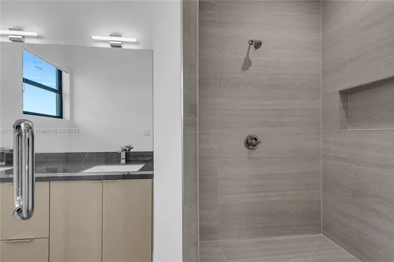 828 NE 14th St, Fort Lauderdale, Florida, United States. - Photo 45
