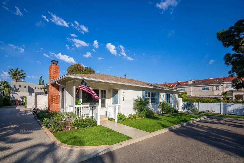 909 1st St, Coronado, California, United States. - Photo 8