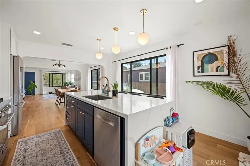 3345 Oakhurst Avenue, Los Angeles, California, United States. - Photo 3