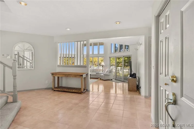 6 Bedrooms Single Family Detached