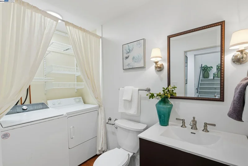 156 Lombard St, San Francisco, California, United States. - Photo 28