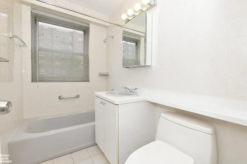 -11 QUEENS BLVD, New York, New York, United States. - Photo 11