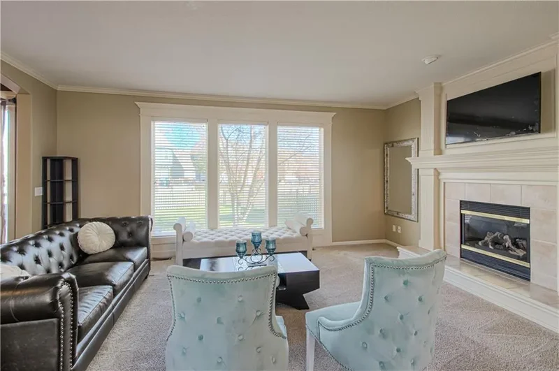304 NE Hidden Valley Way, Lee's Summit, MO 64064, Lee's Summit, Missouri, United States. - Photo 12