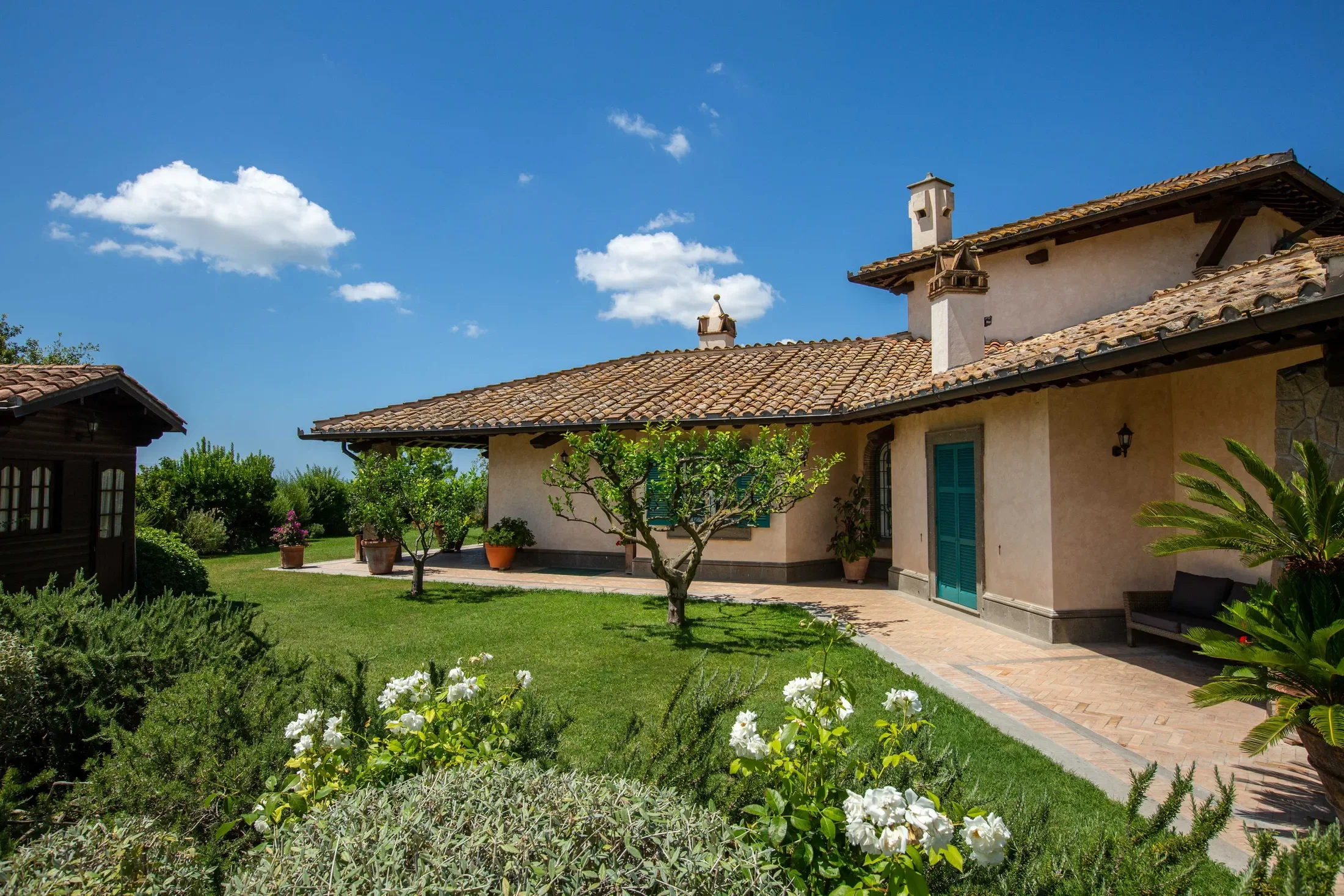 Exterior photo 12