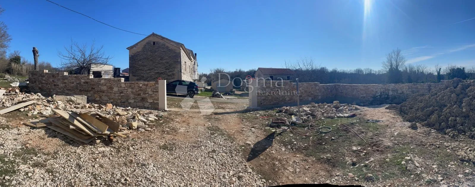 Exterior photo 5