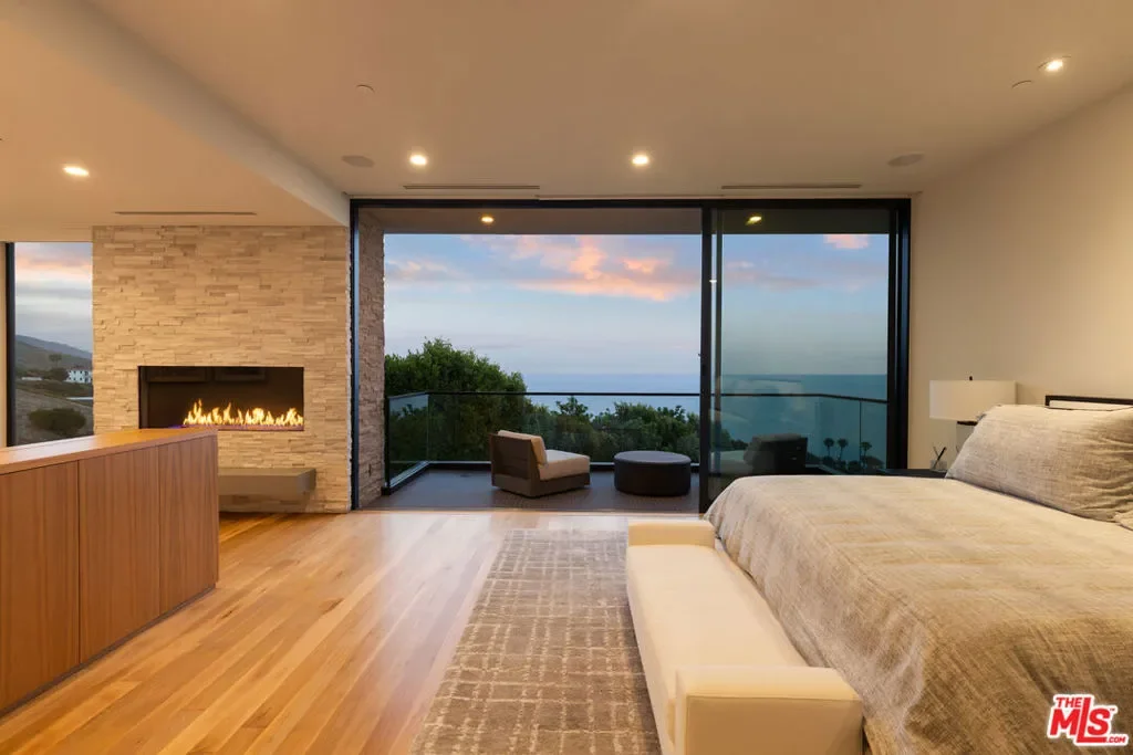 32357 Pacific Coast Highway, Malibu, California, United States. - Photo 27