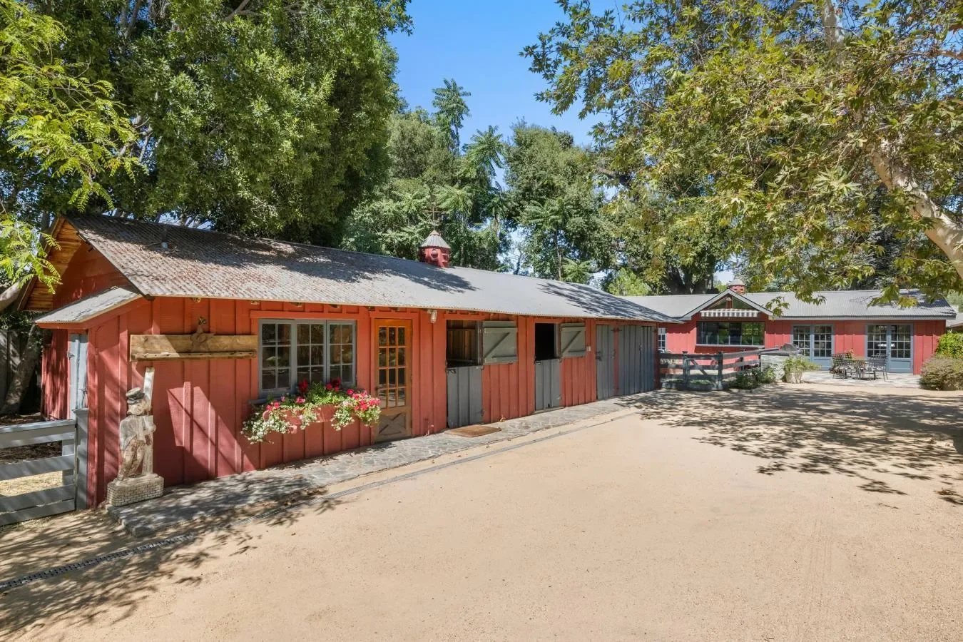 4750 Encino Avenue, Los Angeles, California, United States. - Photo 1
