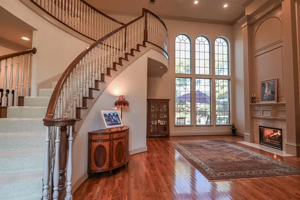 702 Sussex Court, Grapevine, Texas, United States. - Photo 2