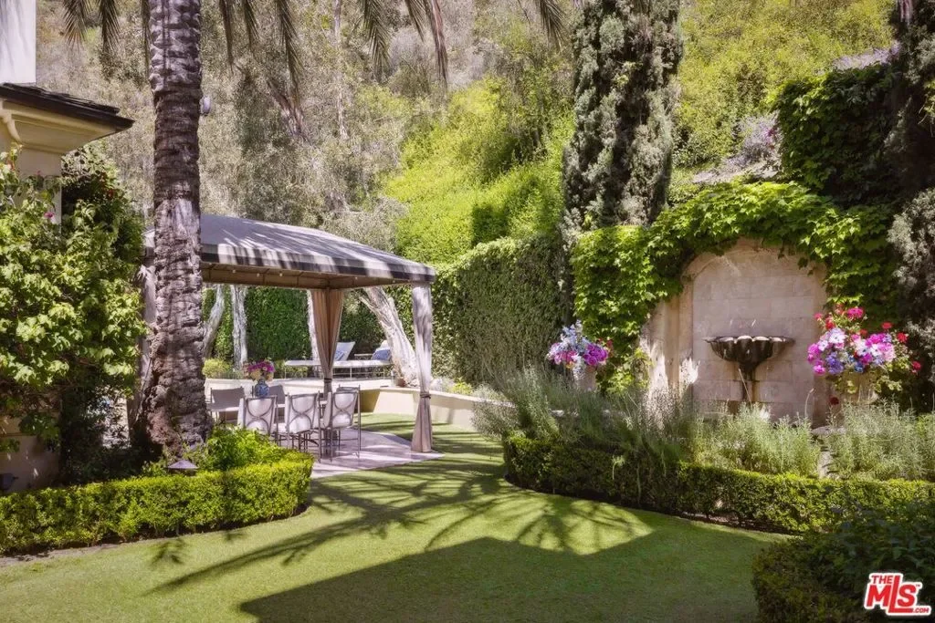 1160 Chantilly Road, Los Angeles, California, United States. - Photo 23