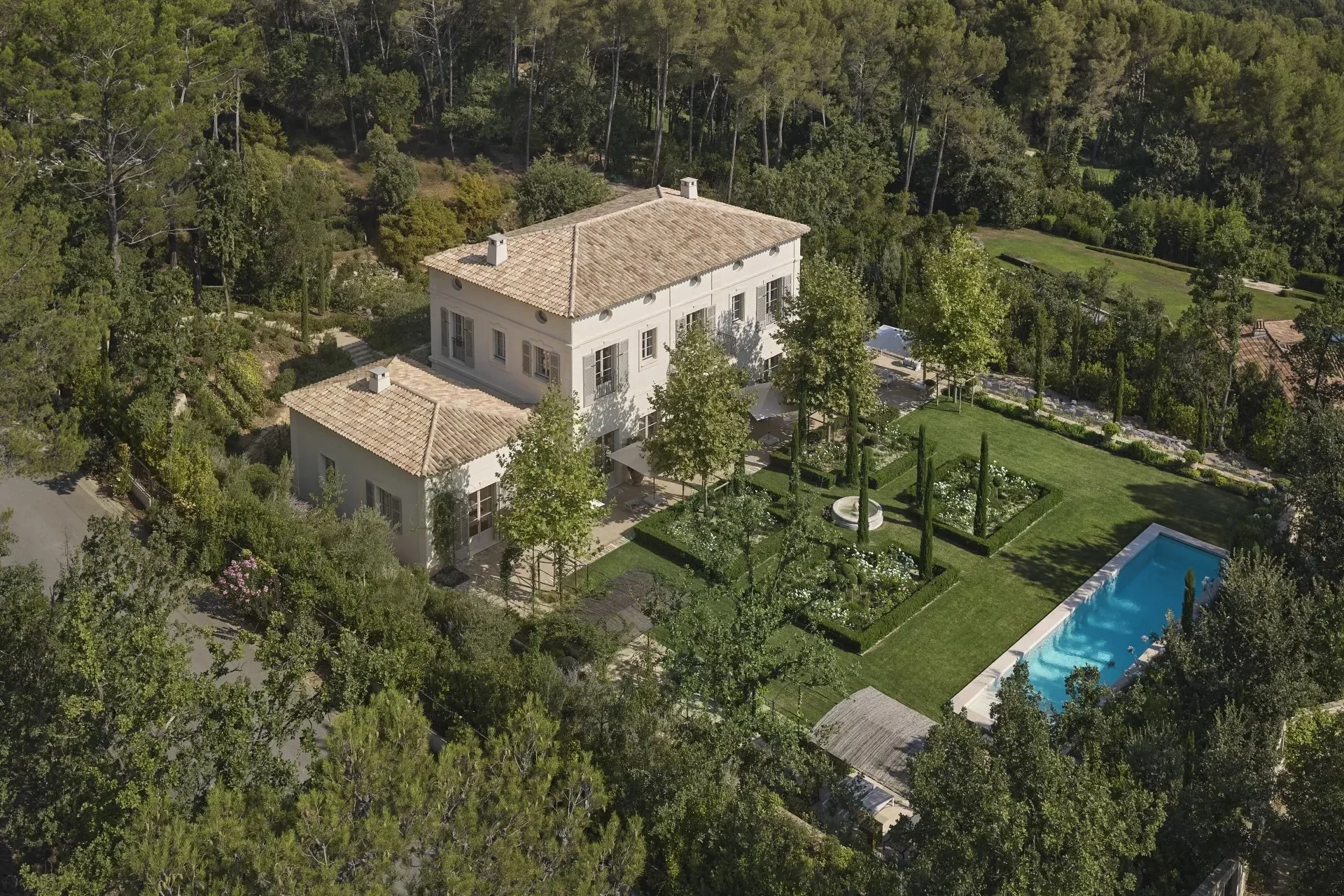 Exterior photo 1