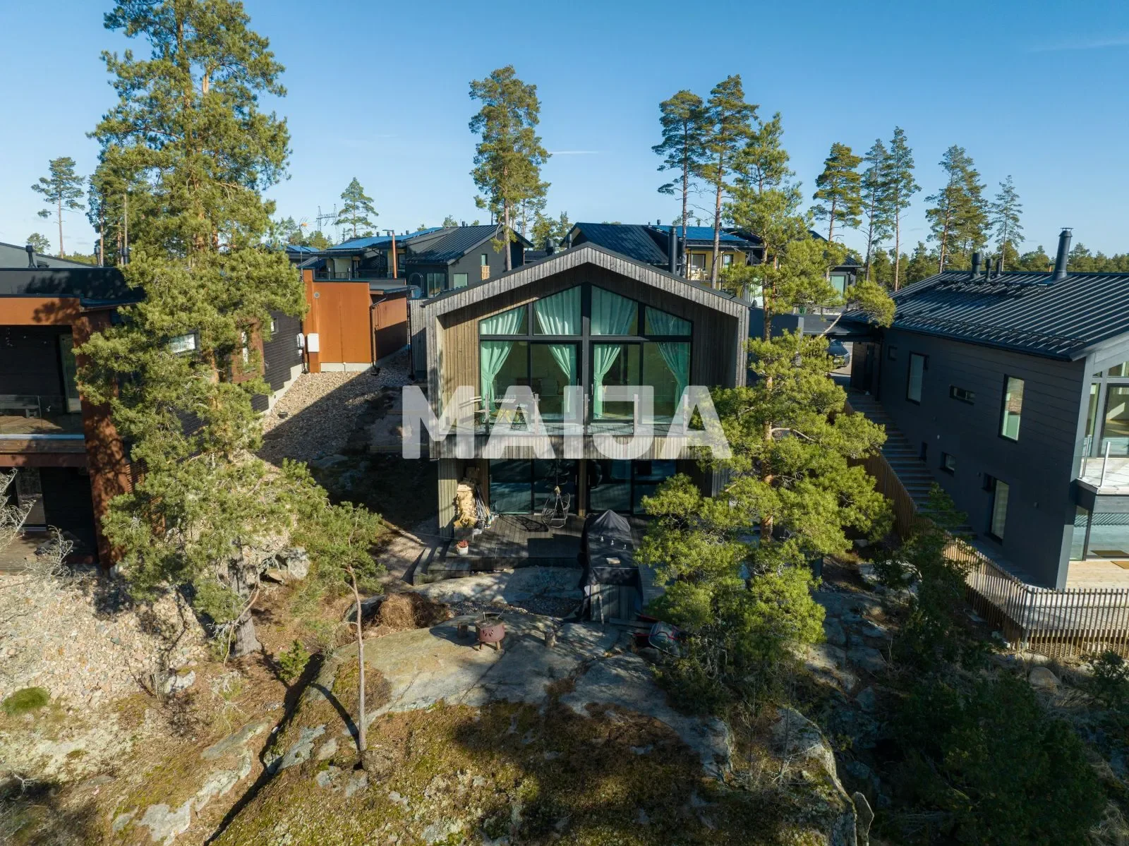 Exterior photo 5
