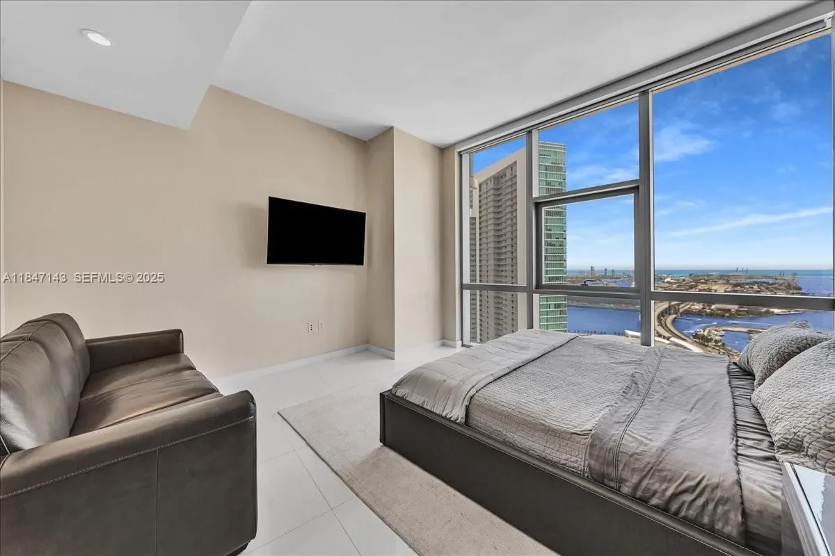 851 NE 1st Ave #3711, Miami, FL 33132, Miami, Florida, United States. - Photo 3
