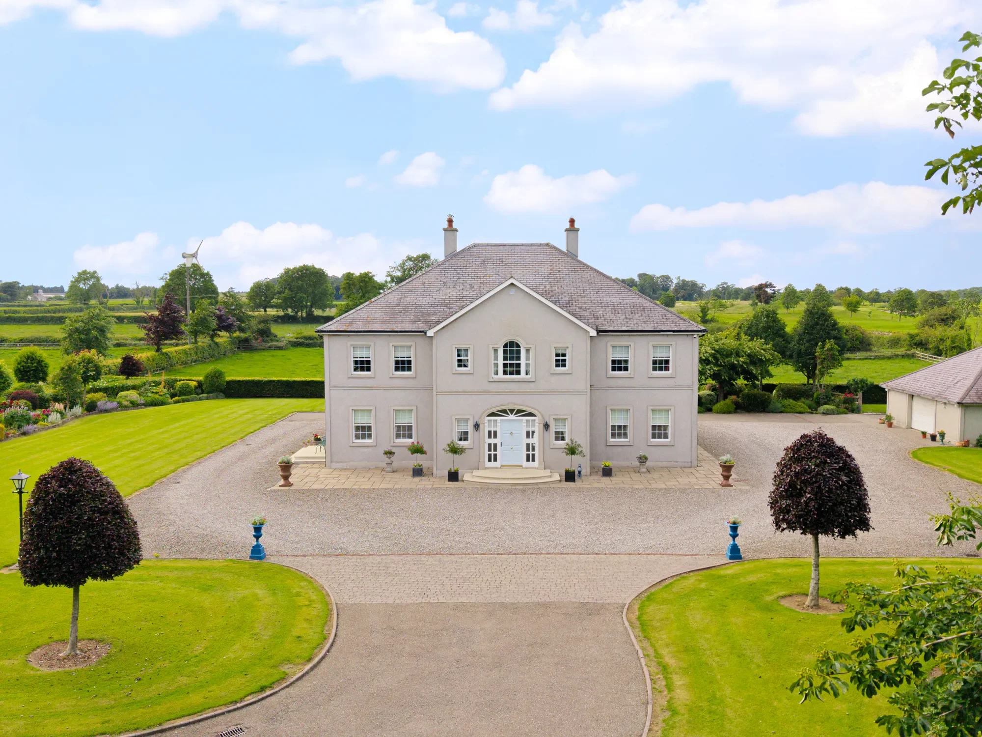Exterior photo 8