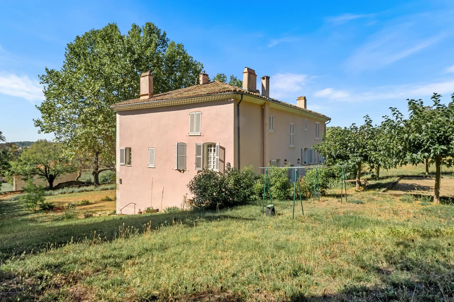 Exterior photo 12