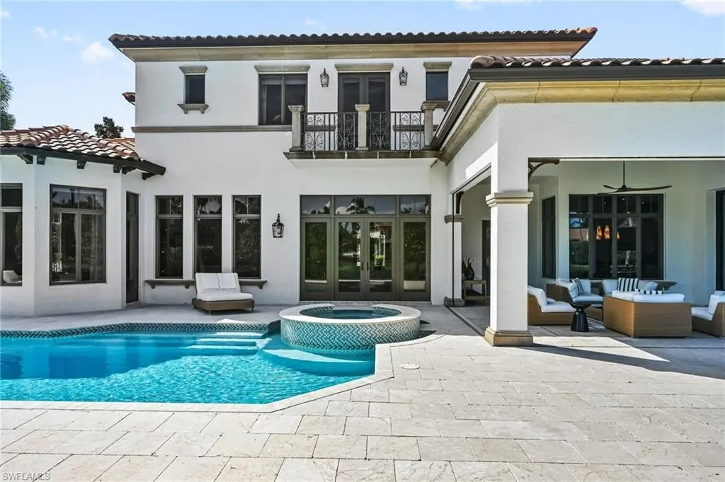 Exterior photo 9